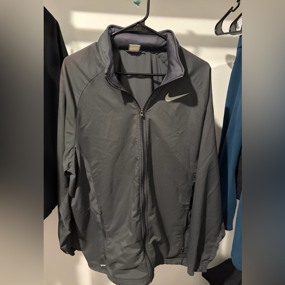 Nike Men's Dark Gray Full-Zip Windbreaker Jacket